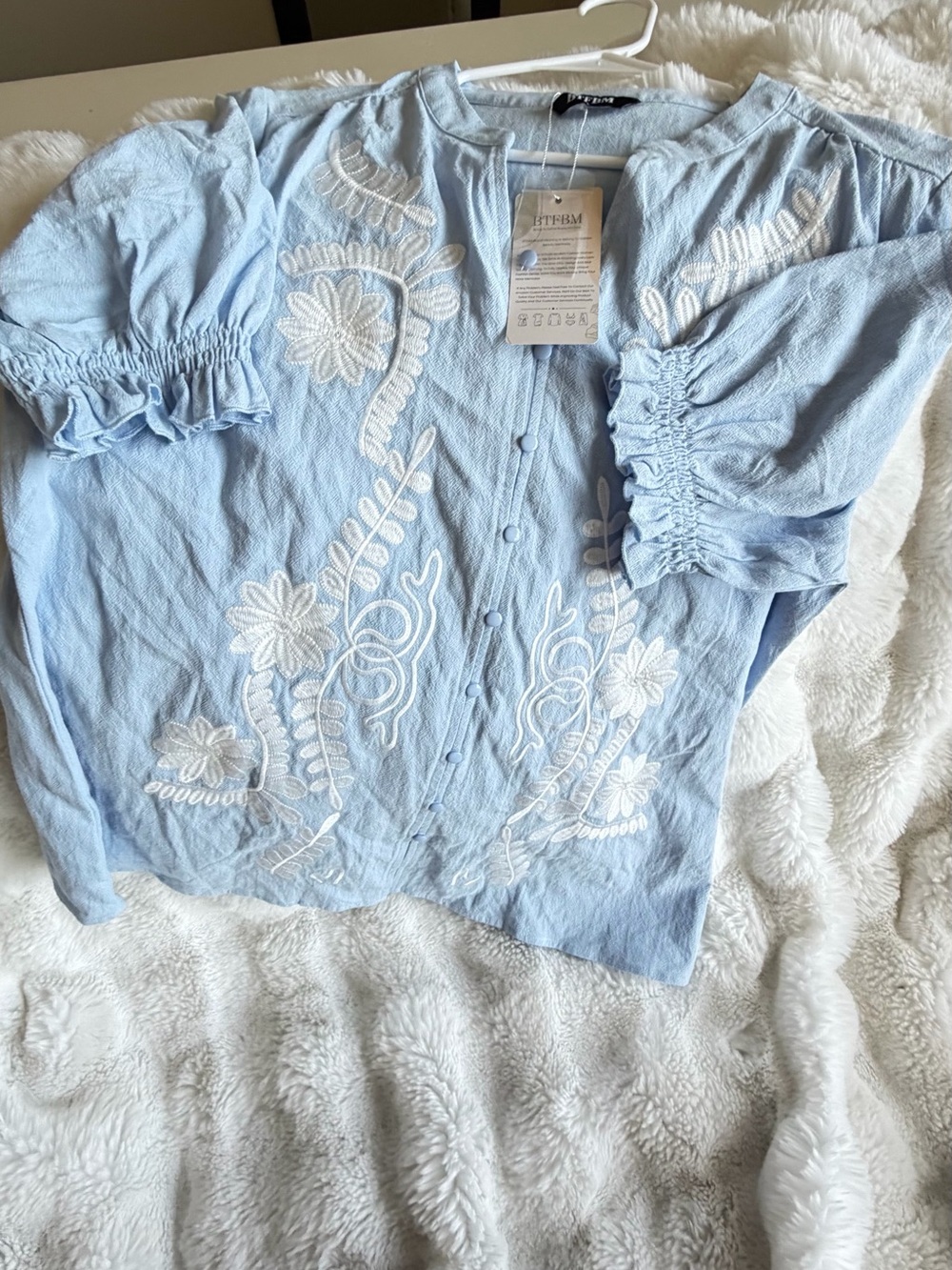 NWT BTFBM Blue Floral Embroidered Boho Short Sleeve Button Down Blouse Top L - Picture 4 of 11